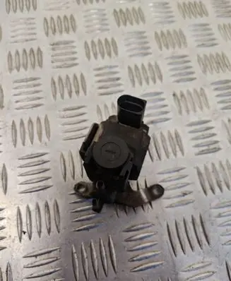 Audi A8 S8 D4 4H Turbo solenoid valve 059906609B
