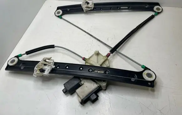 BMW X3 E83 Front door window regulator with motor E007083011