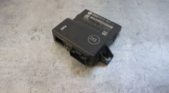 Audi A5 Sportback 8TA Gateway control module 8R0907468H