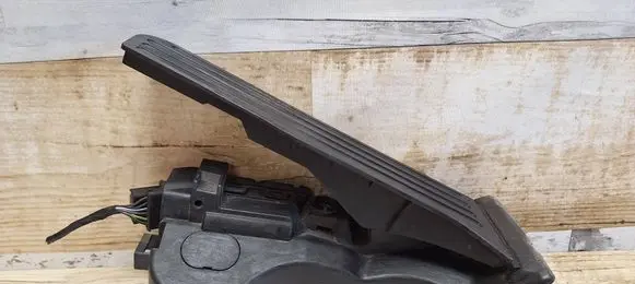 Volkswagen PASSAT B6 Accelerator throttle pedal 1K1721503L