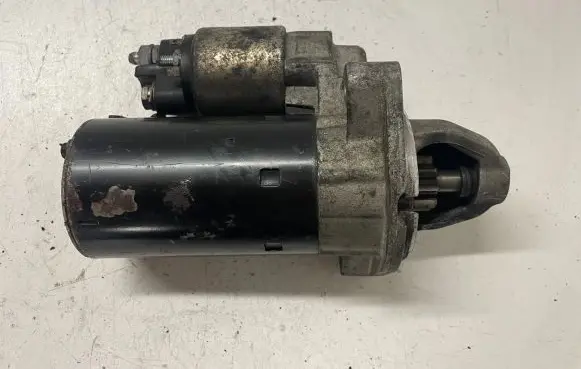 BMW 5 E60 E61 Starter motor 7796892