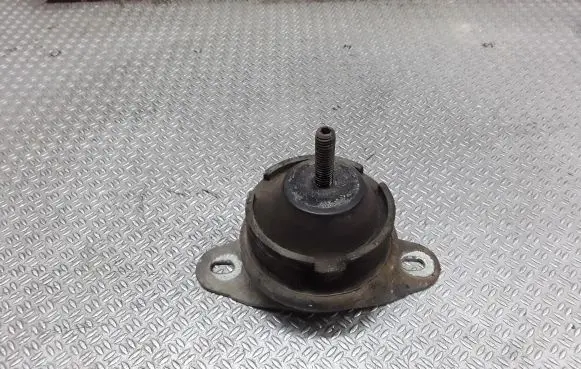 Peugeot 407 Engine mount bracket