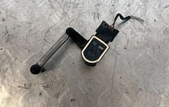 Headlight/headlamp level sensor