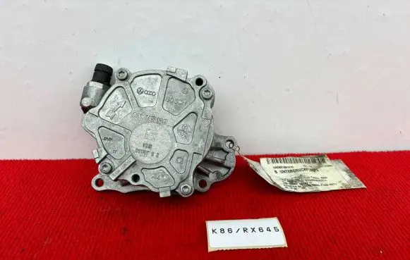 Volkswagen Golf V Vacuum pump 03L145100