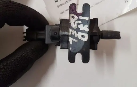 Opel Astra J Turbo solenoid valve 70246100 8972882491