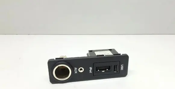 Jaguar XF X250 USB socket connector 8X2319C166AB