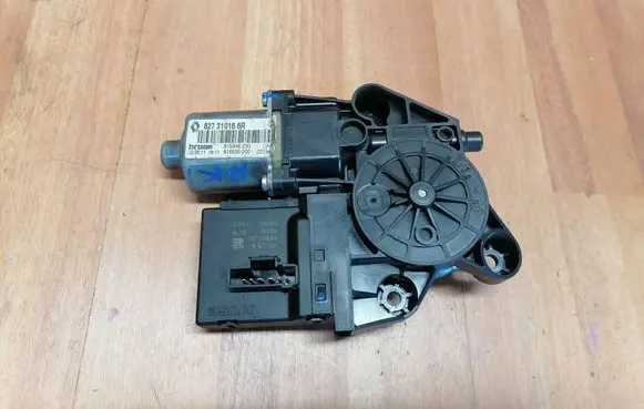 Renault Scenic III - Grand scenic III Rear door window regulator motor 827310166R 915946200 916835200