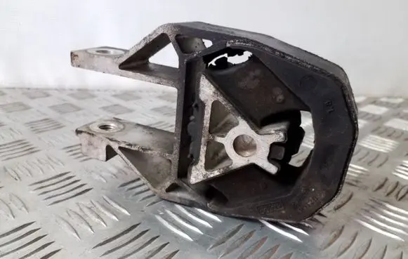 Ford C-MAX II Engine mount bracket AV616P082AB