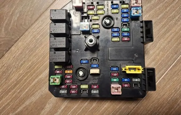 Chevrolet Captiva Fuse module 95202016