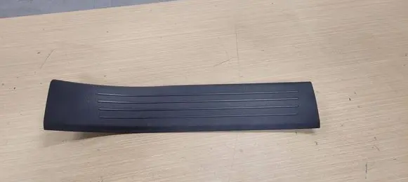 Mercedes-Benz GLE W167 Rear sill trim cover A1676803601