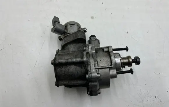 BMW X3 F25 Fuel injection high pressure pump 0261520131 13517610761 3002720183