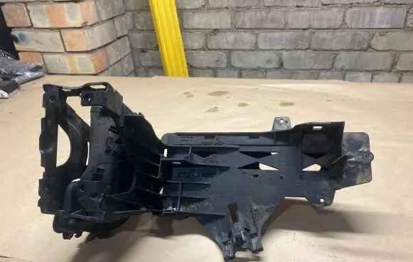 BMW 5 F10 F11 Front bumper mounting bracket 72007931 11071510