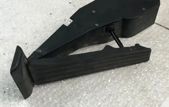BMW 5 E39 Accelerator throttle pedal 6753518