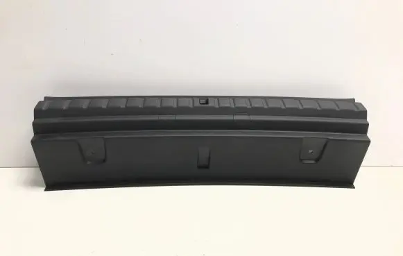 Trunk/boot sill cover protection