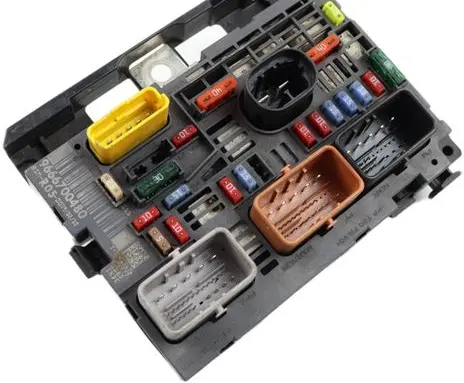 Citroen C4 I Picasso Fuse module 9666700480