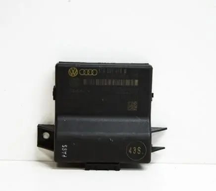 Audi A5 8T 8F Gateway control module 8T0907468M