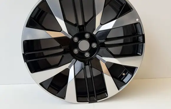 Polestar 4 R22 alloy rim 8892940868