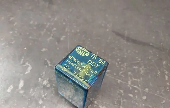 Volkswagen PASSAT B4 Other relay 4DM00336000