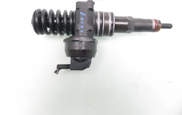 Volkswagen Golf V Fuel injector 0414720215 038130073AG
