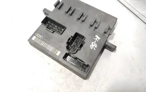 Audi A4 S4 B6 8E 8H Comfort/convenience module 8E0907279E