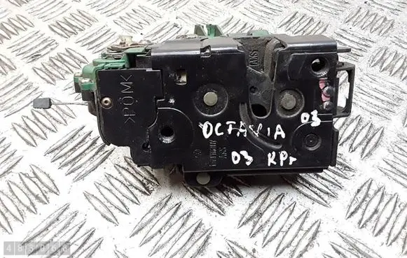 Skoda Octavia Mk1 (1U) Front door lock c3b1837015q