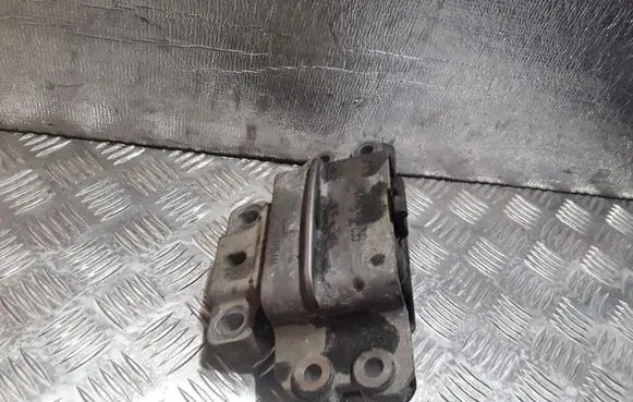 Volkswagen Touran I Engine mount bracket 1K0199555