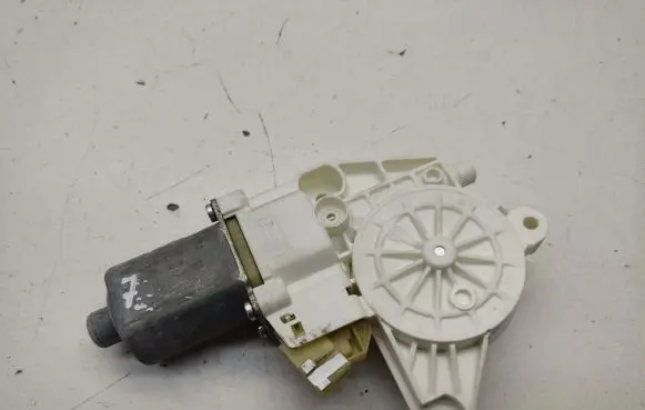 Mercedes-Benz ML W164 Front door window regulator motor A2518200742 0130829273