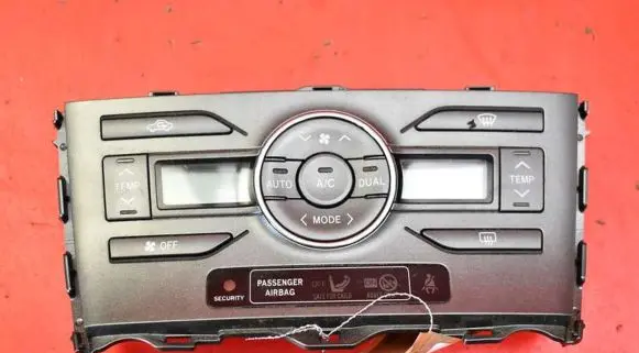 Toyota Auris 150 Climate control unit 55900-02221