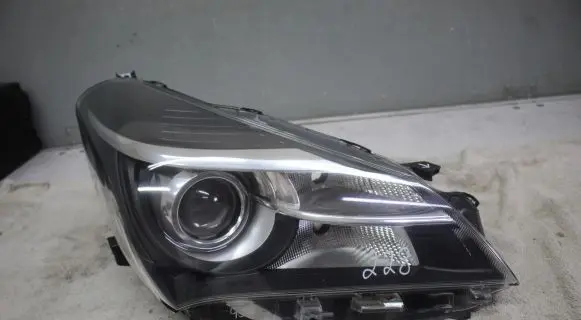 Toyota Yaris Headlight/headlamp