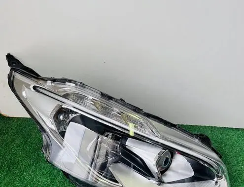 Peugeot 208 Headlight/headlamp 9810805880
