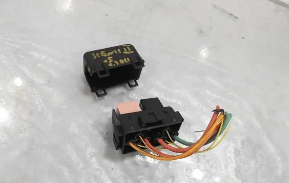 Renault Scenic II - Grand scenic II Relay mounting block 