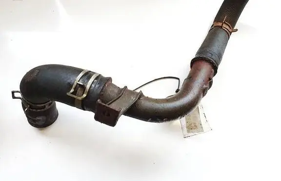 Engine coolant pipe/hose