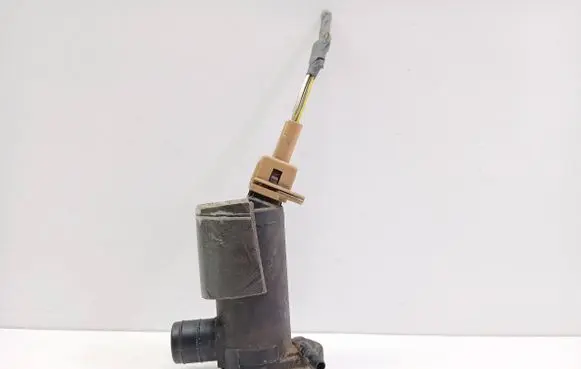 Ford Focus Windscreen/windshield washer pump 93BB17K624BA D00LA