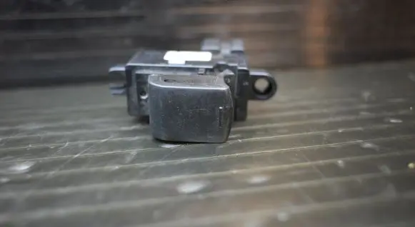 Nissan Qashqai Electric window control switch 25411BR00A