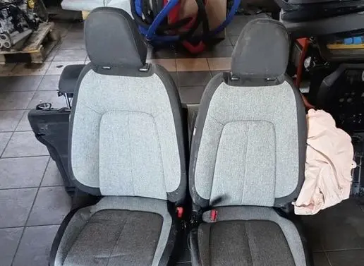Mazda 5 Seat set 107KW