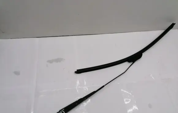 Mitsubishi Colt Front wiper blade arm 683210J