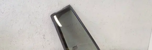 Nissan Leaf II (ZE1) Rear vent window glass 822725SL0A