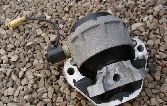Audi A6 C7 Engine mount vacuum valve 4G0199381NE