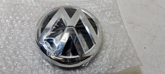 Volkswagen Tiguan Manufacturer badge logo/emblem 561853600