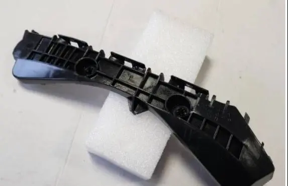 Rear bumper mounting bracket