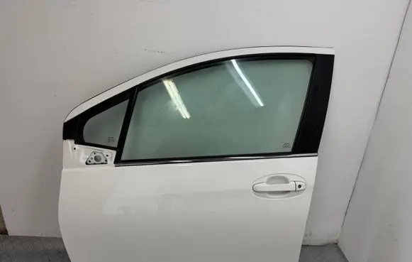 Toyota Yaris Front door 