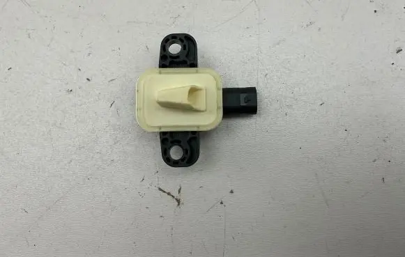 Mercedes-Benz A W176 Airbag deployment crash/impact sensor A1668210351 56054084AA 150812