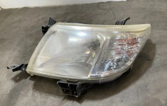 Toyota Hilux (AN10, AN20, AN30) Headlight/headlamp