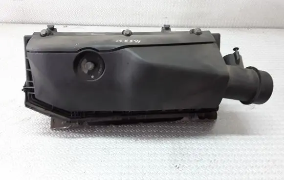 Mercedes-Benz C W203 Air filter box A0000945568
