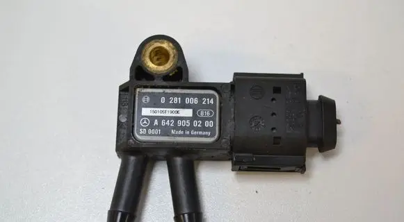 Renault Megane III Exhaust gas pressure sensor 0281006214 A6429050200