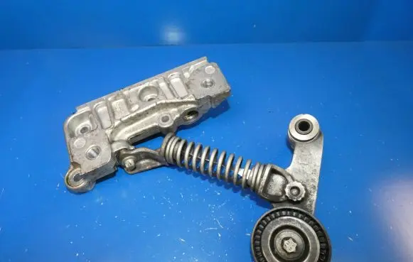 Mercedes-Benz A W176 Generator/alternator bracket A6512200607