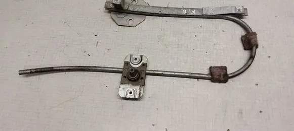 Rear door manual window regulator