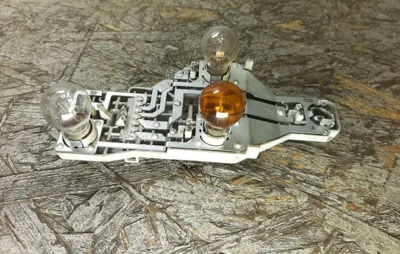 Skoda Octavia Mk2 (1Z) Tail light bulb cover holder 1Z9945258