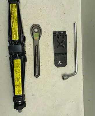 Mercedes-Benz GLK (X204) Tool set A1645800118 4145810049 A2035830075