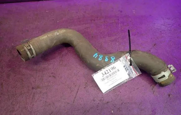 Engine coolant pipe/hose